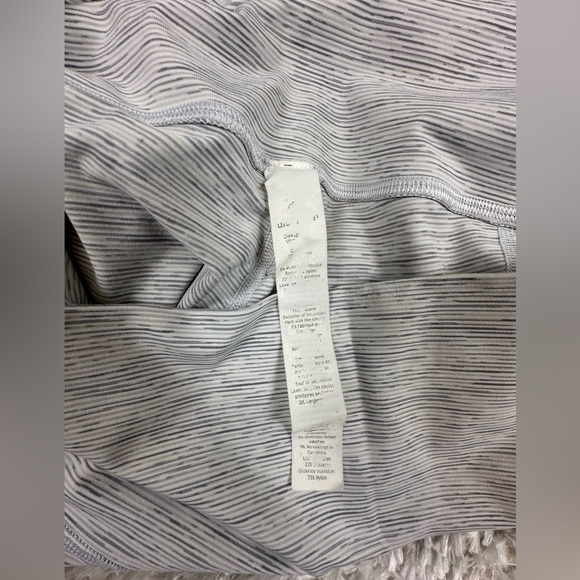 Lululemon Fast Free Crop Leggings Size 12 Gray Scallop - Picture 13 of 13